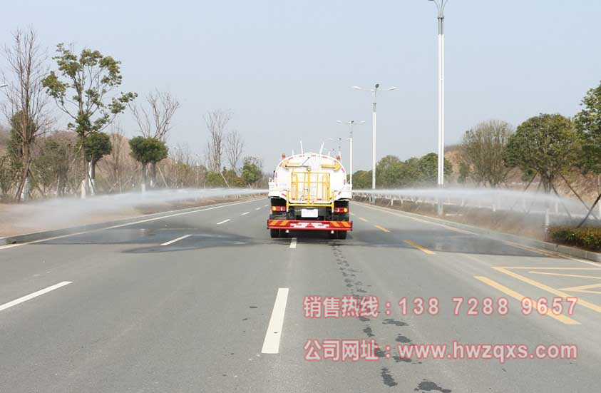 東風天錦12噸灑水車側噴圖片.jpg